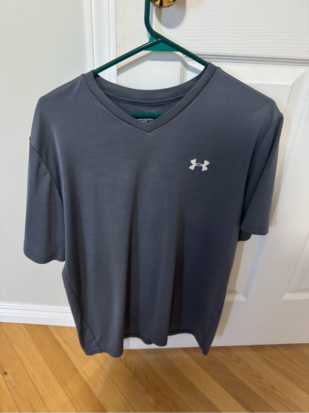 Under Armour Men's V-Neck Performance Shirt - Charcoal